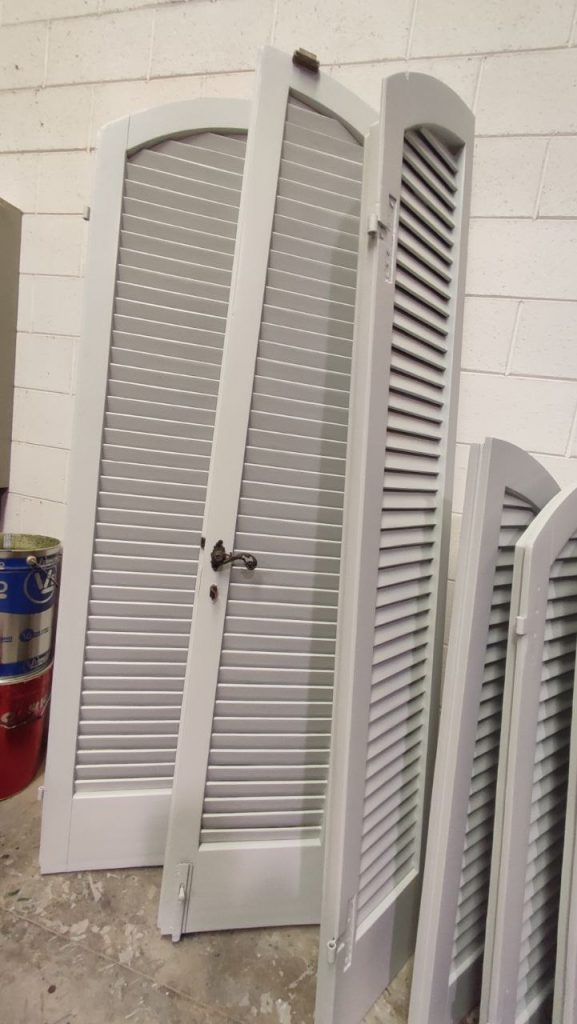 Restauro Persiane - lavorazione verniciatura serramenti legno